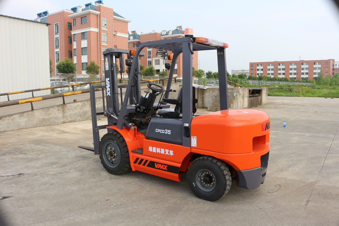 VMAX 3.5 Tons Diesel Operated Forklift Stable Performance 2693 * 1225 * 2105mm